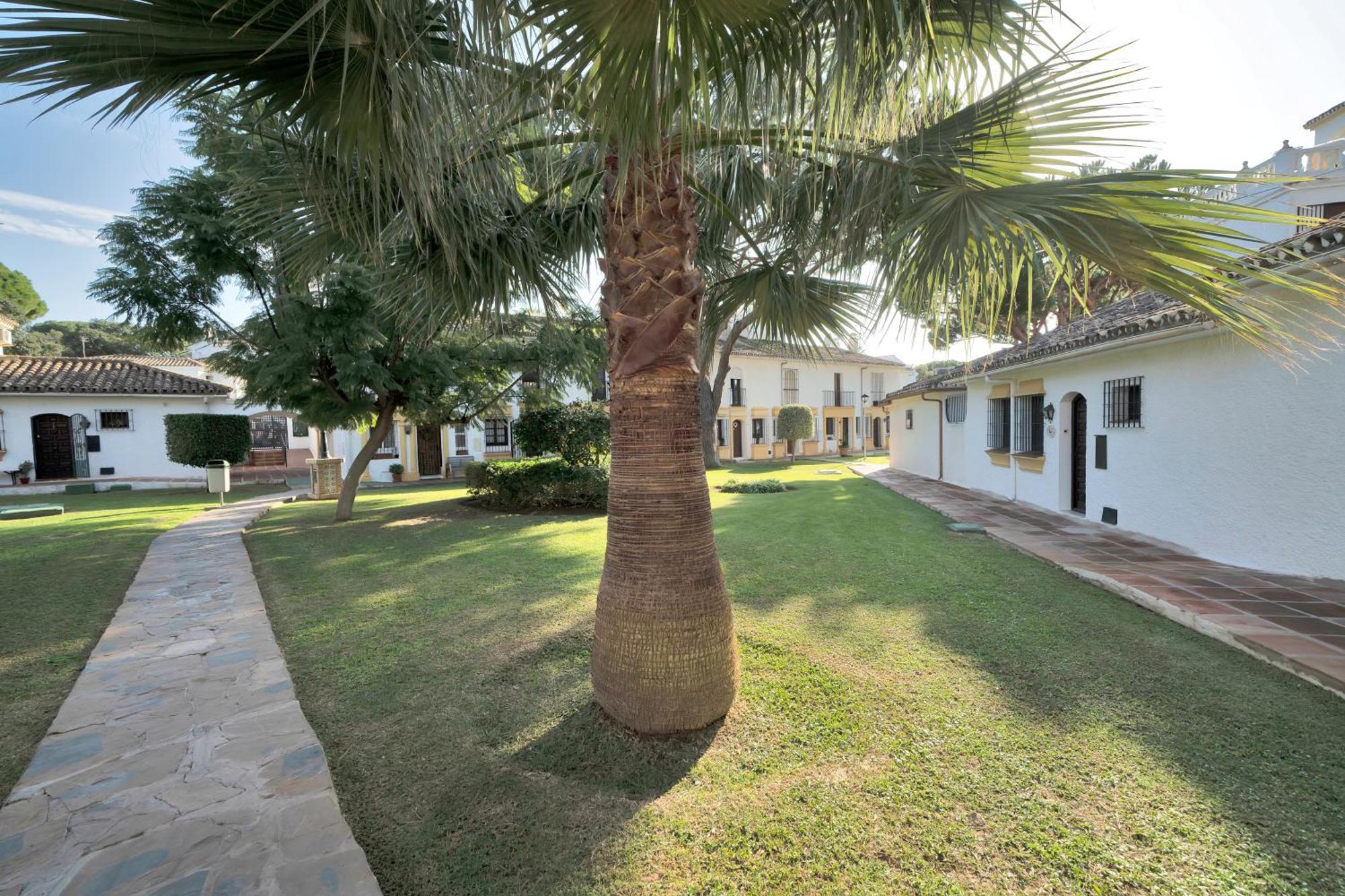 Bonita Casa Adosada En Esquina Marbella Exterior foto