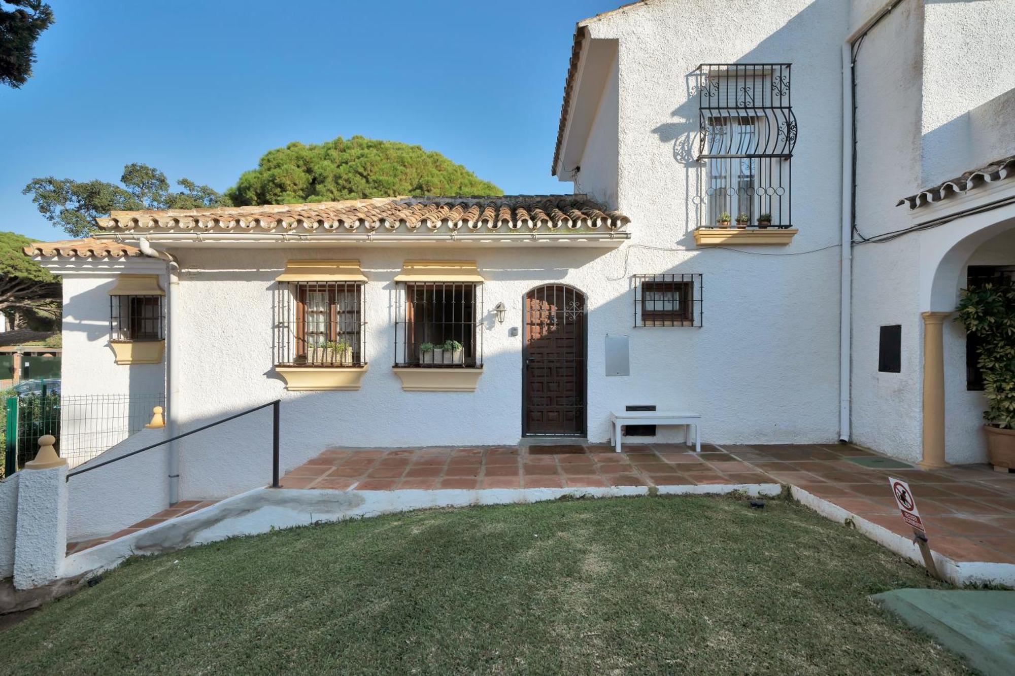 Bonita Casa Adosada En Esquina Marbella Exterior foto